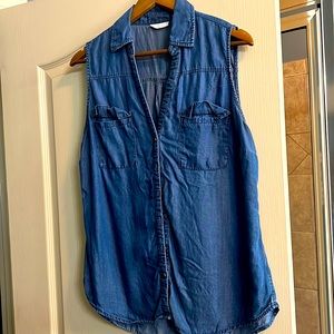 Sleeveless button up